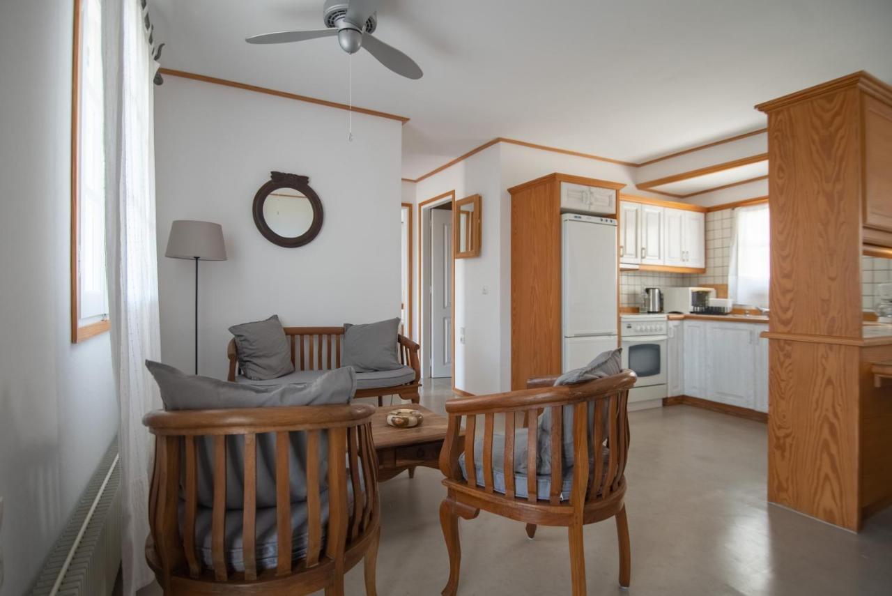 Lotos Beach Home Kíni Kültér fotó